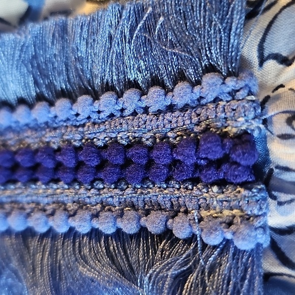 Vineyard Vines Blue Graphic‎ Sleeveless Blouse V Neck With Blue Trim Size Meduim - Picture 10 of 11